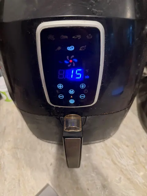 Setting the air fryer timer