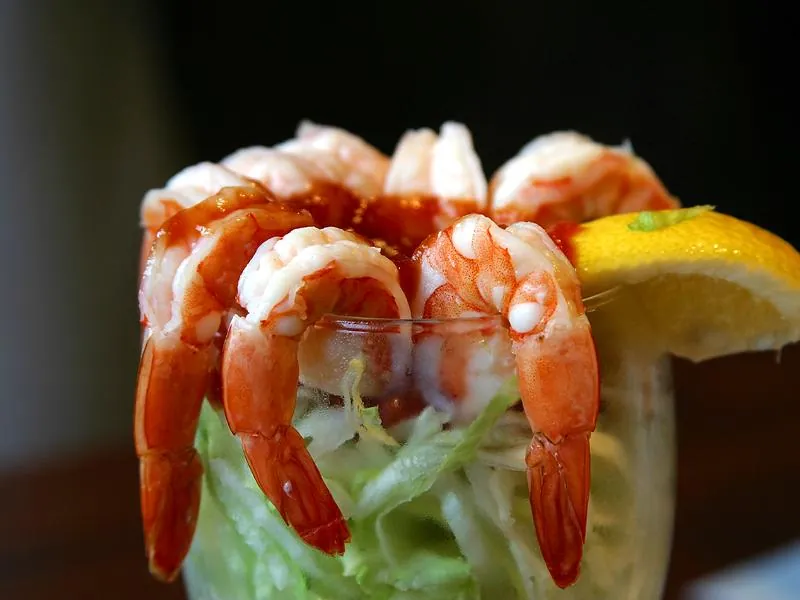 Shrimp cocktail with lemon