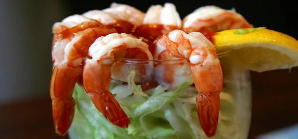 Shrimp cocktail with lemon